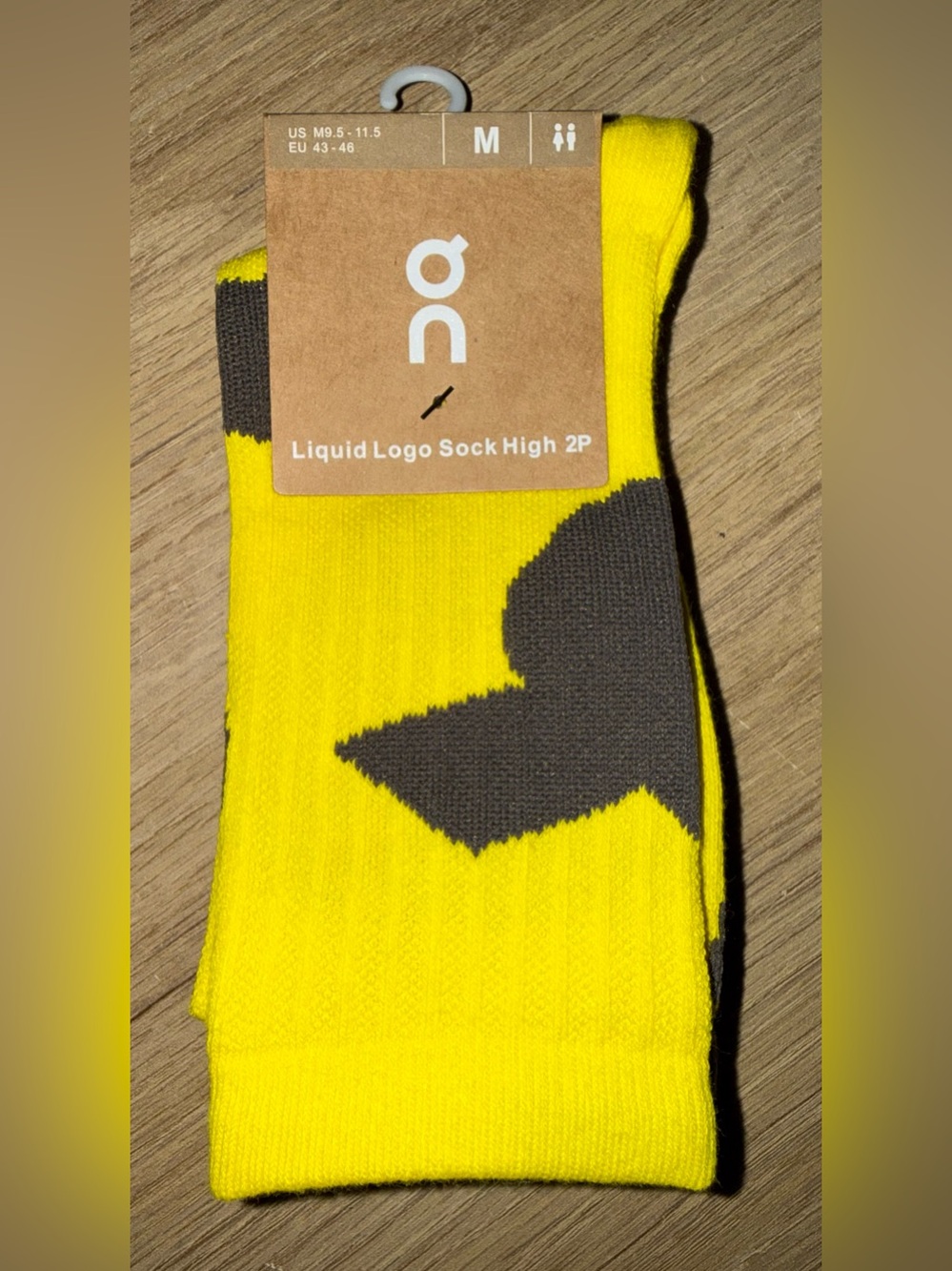 NWT ON RUNNING Liquid Logo Sock High 2P Pack of 2. Size Medium.